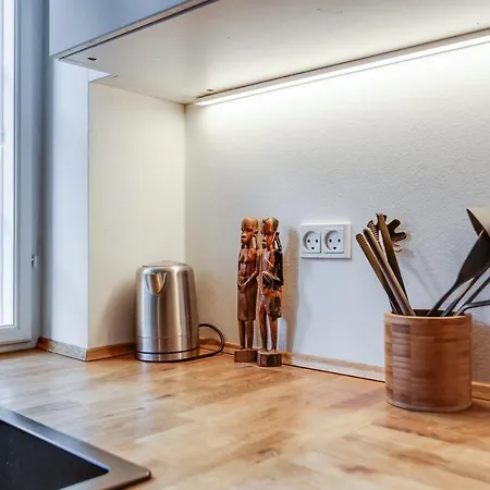 3 Bedroom 2 Bath Apartment In Lovely Neighbourhood