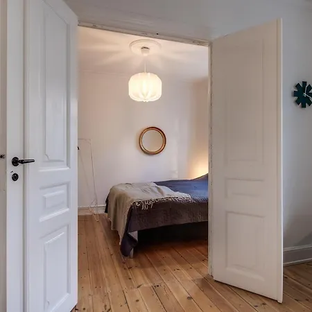 3 Bedroom 2 Bath Apartment In Lovely Neighbourhood København