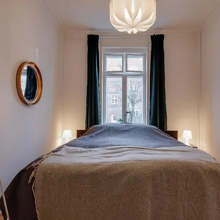 Lejlighed 3 Bedroom 2 Bath Apartment In Lovely Neighbourhood *