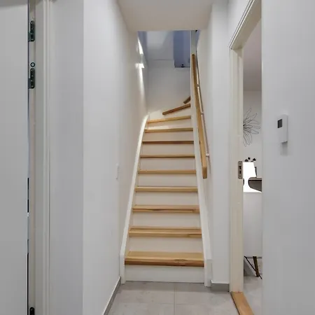 3 Bedroom 2 Bath Apartment In Lovely Neighbourhood * København