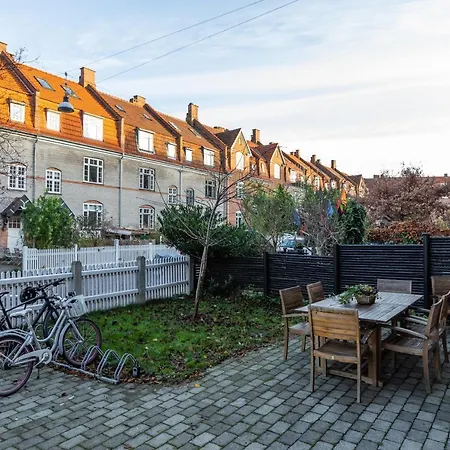 3 Bedroom 2 Bath Apartment In Lovely Neighbourhood København