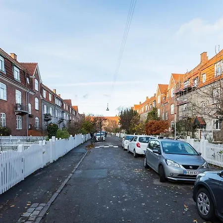 3 Bedroom 2 Bath Apartment In Lovely Neighbourhood