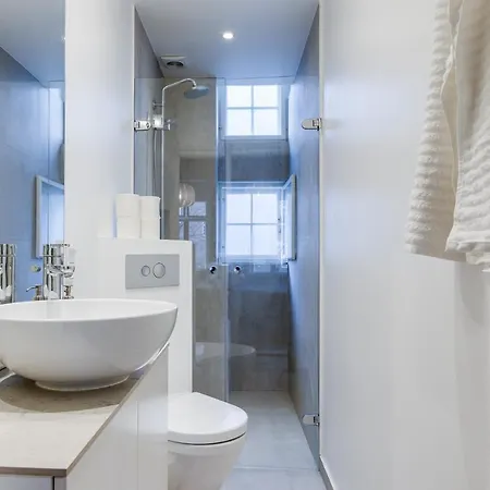 3 Bedroom 2 Bath Apartment In Lovely Neighbourhood * København