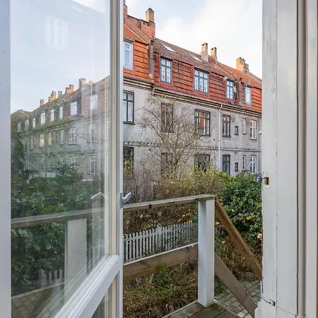 3 Bedroom 2 Bath Apartment In Lovely Neighbourhood * København