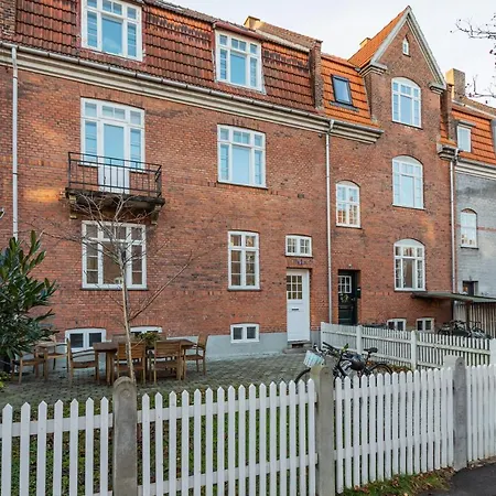 3 Bedroom 2 Bath Apartment In Lovely Neighbourhood Lejlighed *