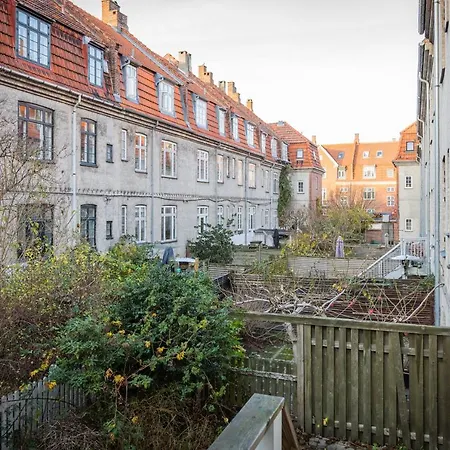 3 Bedroom 2 Bath Apartment In Lovely Neighbourhood Lejlighed